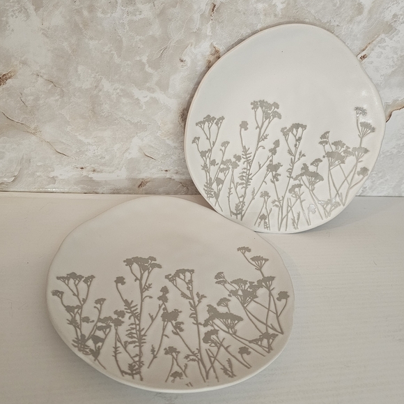 Eli + Ana Wildflower Ridge 8" Salad Plate - Picture 5 of 14